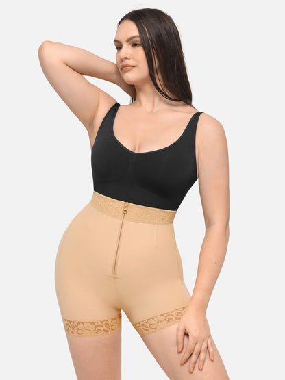 Short taille haute en dentelle avec fermeture éclair et rehaussement des hanches